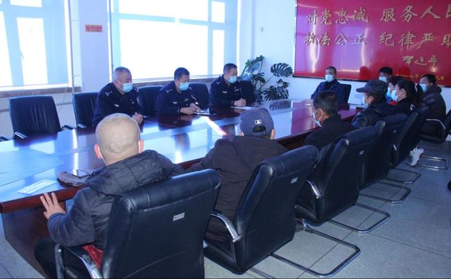 凌河丨交警組織召開校車企業交通安全培訓會/ 凌河丨交警組織召開校車企業交通安全培訓會