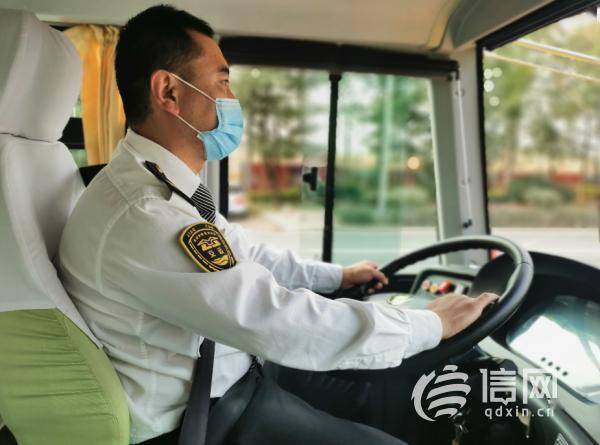 安全行駛6萬公里 首席校車駕駛員為“未來”一路護航