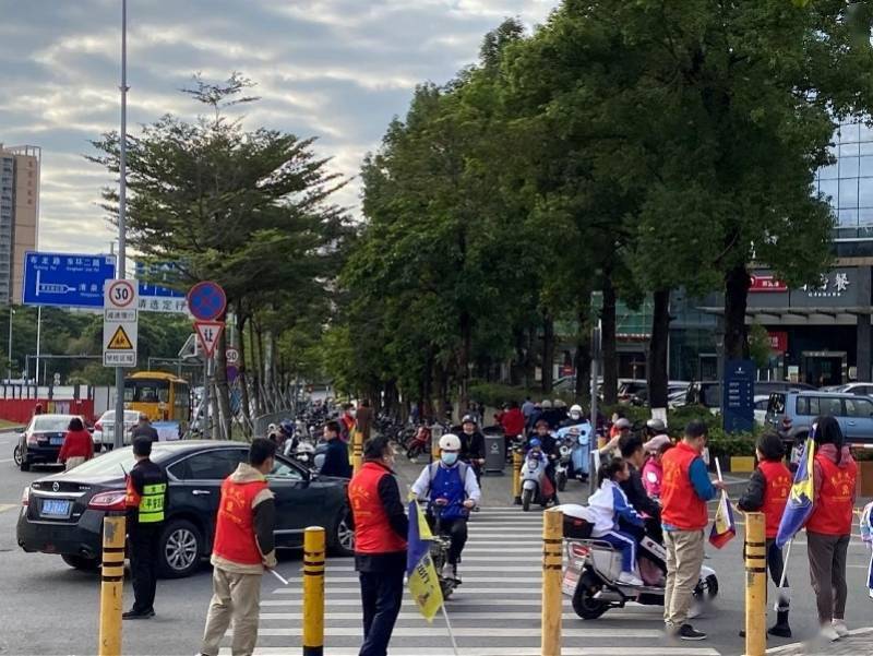 深圳一公辦學校突然取消校車,家長不淡定了?教育局回應 深圳一公辦學校突然取消校車,家長不淡定了?教育局回應