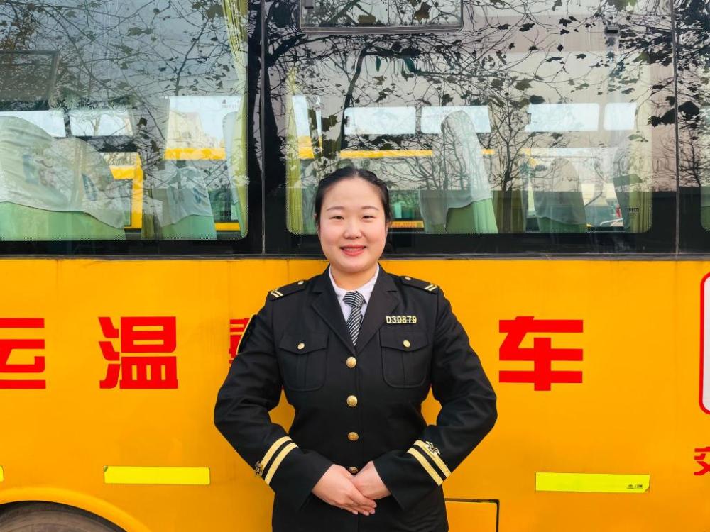 從校車“姐姐”到“阿姨” 她把青春年華獻給了乘車學生 從校車“姐姐”到“阿姨” 她把青春年華獻給了乘車學生