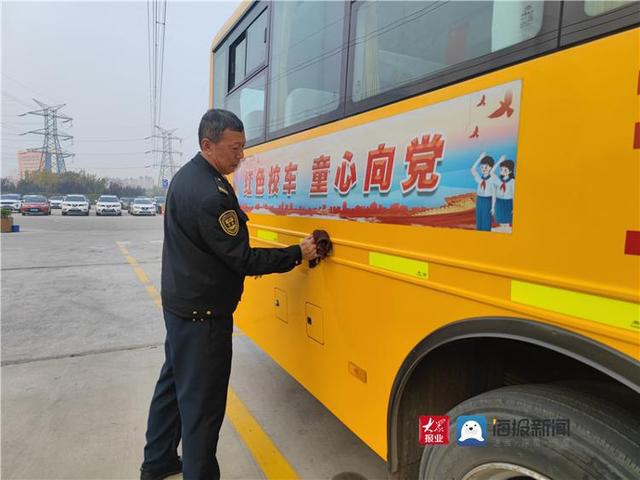 青島校車之星王光軍:承載信任 運送希望 青島校車之星王光軍:承載信任 運送希望