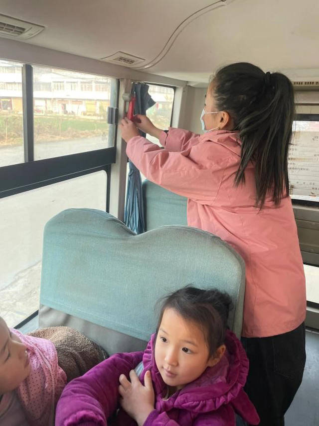 鄧州市趙集鎮實驗小學開展校車安全應急逃生演練活動/ 鄧州市趙集鎮實驗小學開展校車安全應急逃生演練活動