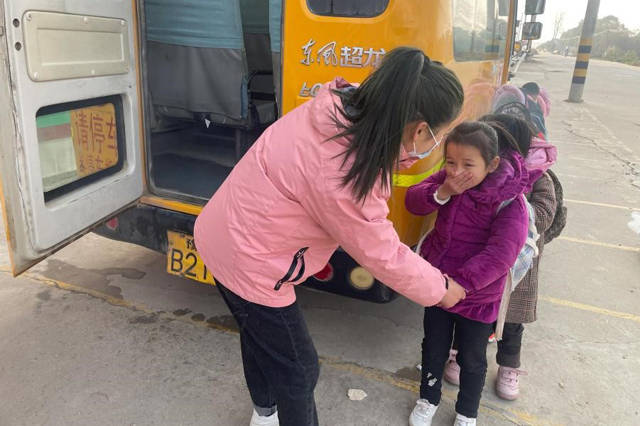 鄧州市趙集鎮實驗小學開展校車安全應急逃生演練活動/ 鄧州市趙集鎮實驗小學開展校車安全應急逃生演練活動