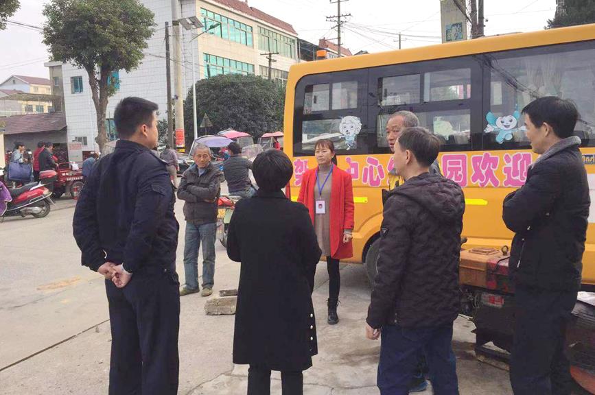 架橋鎮開展冬季校車和食品安全專項檢查/ 架橋鎮開展冬季校車和食品安全專項檢查