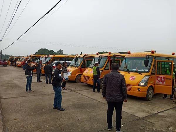 「百日攻堅」沅江開展校車安全執法大檢查 「百日攻堅」沅江開展校車安全執法大檢查