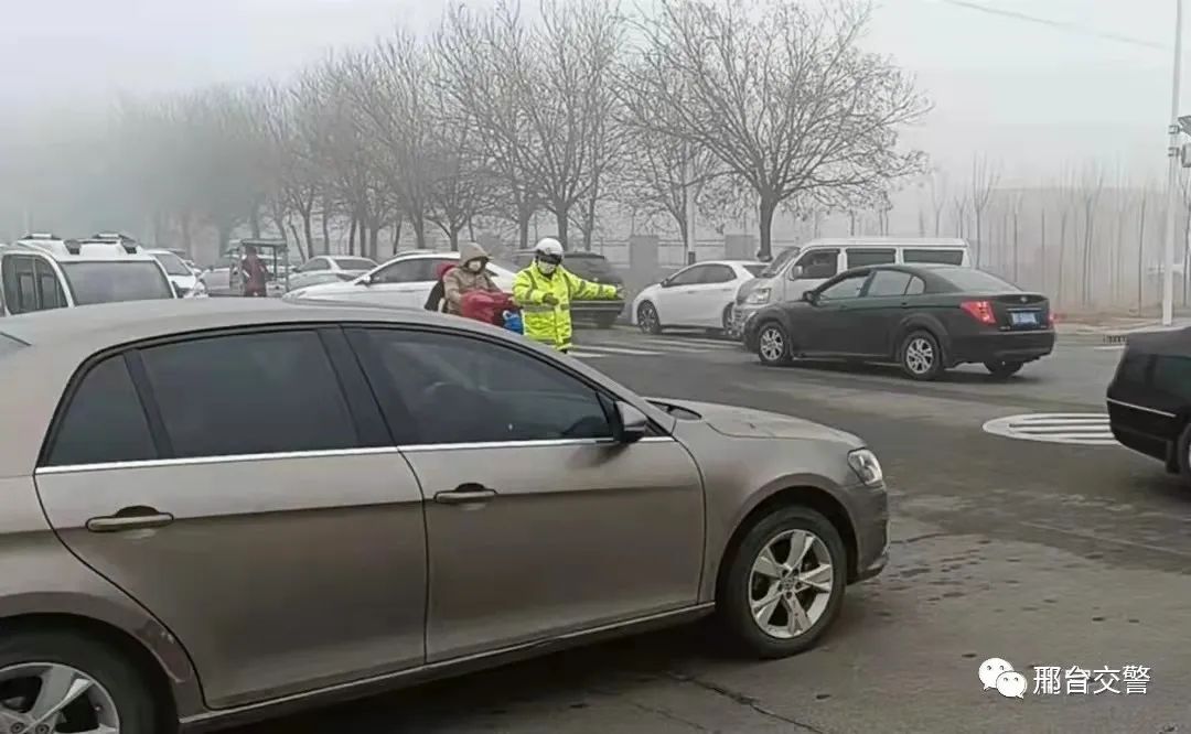 南宮交警“四步走”扎實做好校車安全管理工作 南宮交警“四步走”扎實做好校車安全管理工作