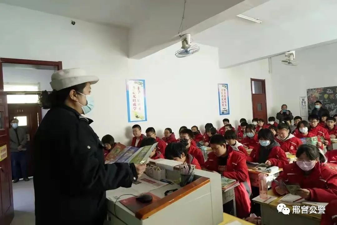 南宮交警“四步走”扎實做好校車安全管理工作 南宮交警“四步走”扎實做好校車安全管理工作