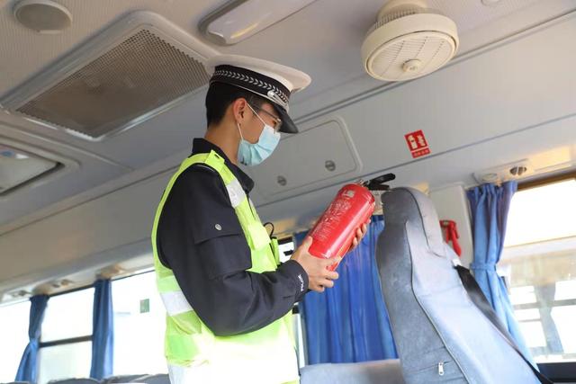 校車安全大檢查,讓學生平平安安上下學 校車安全大檢查,讓學生平平安安上下學