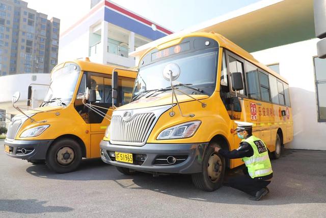 校車安全大檢查,讓學生平平安安上下學 校車安全大檢查,讓學生平平安安上下學