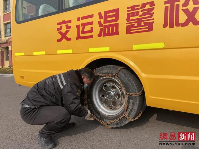 膠州溫馨校車應急演練走進學校 攜手共筑平安校園 膠州溫馨校車應急演練走進學校 攜手共筑平安校園