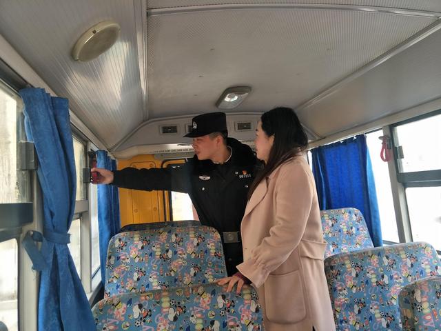 黃龍鎮擰緊校車“安全閥” 筑牢學生“生命線” 黃龍鎮擰緊校車“安全閥” 筑牢學生“生命線”