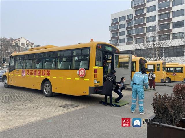 交運黃島溫馨校車“逃生”實操演練 為學生校車安全保駕護航 交運黃島溫馨校車“逃生”實操演練 為學生校車安全保駕護航