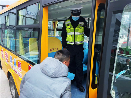 【我為群眾辦實事】開展冬季校車安全檢查 筑牢學生安全防線