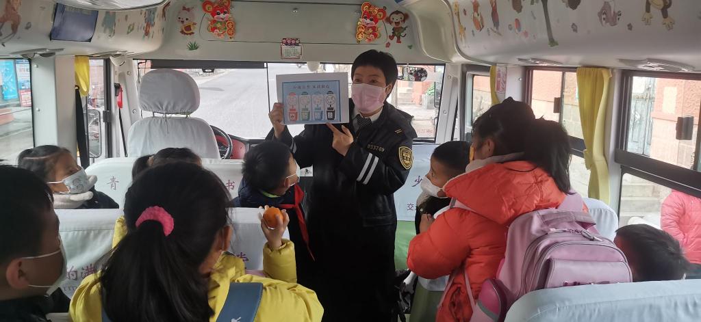 溫馨校車助力創(chuàng)城，多種形式宣傳垃圾分類