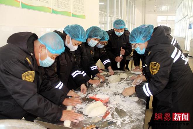 膠州溫馨校車聯合杜村小學開展“辭舊迎新 共話未來”活動 膠州溫馨校車聯合杜村小學開展“辭舊迎新 共話未來”活動