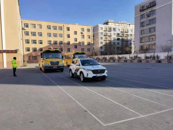 “你好警察節” 四平鐵西交警寒假前聯合多部門開展校車應急演練活動