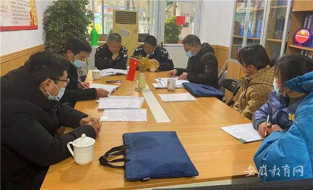 確保學(xué)生上下學(xué)乘車安全歙縣開展校車專項檢查