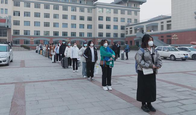 西安思源學院溫情校車助學子安全返鄉回家團圓/ 西安思源學院溫情校車助學子安全返鄉回家團圓