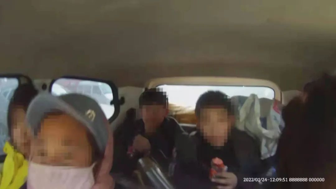 道路交通安全大會戰(zhàn)|違法案例大曝光(第九期)黑校車還超員,有必查、查必罰! 道路交通安全大會戰(zhàn)|違法案例大曝光(第九期)黑校車還超員,有必查、查必罰!