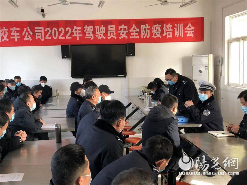 開學季 校車復工交警來“體檢” 開學季 校車復工交警來“體檢”