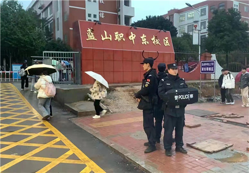 藍山公安開啟“護學模式”全力為師生保駕護航 微信圖片_20220217144004.jpg