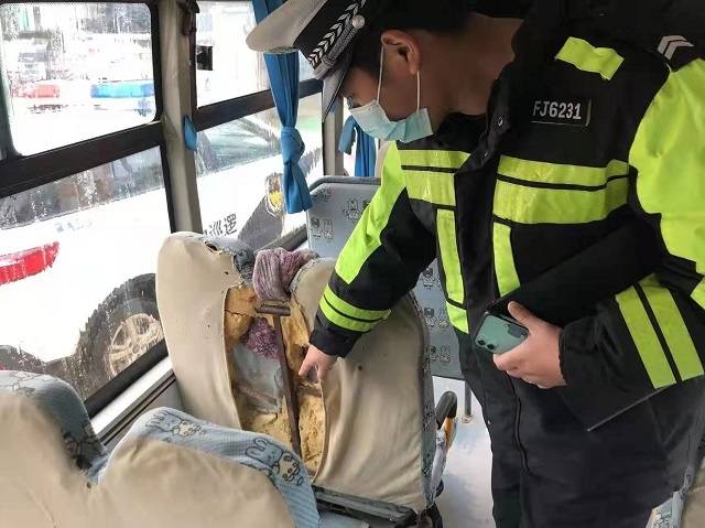 修水:開學(xué)季開展校車安全大排查 修水:開學(xué)季開展校車安全大排查