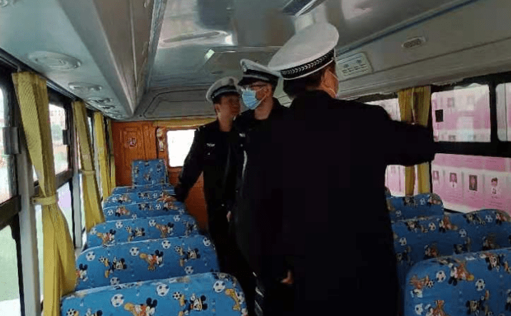 柞水交警大隊加強春季校車交通安全管理工作/ 柞水交警大隊加強春季校車交通安全管理工作