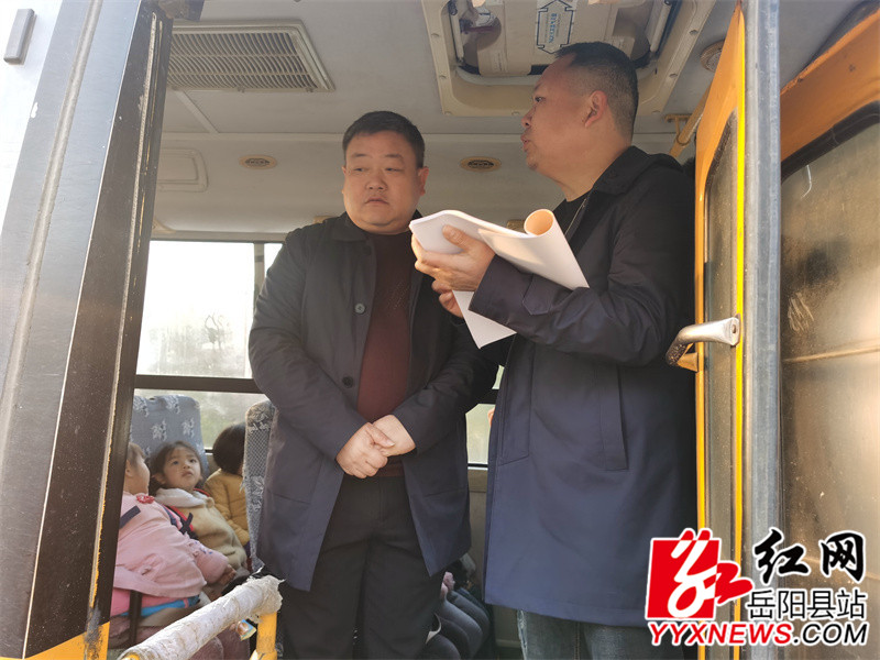 柏祥鎮(zhèn)開(kāi)展校車(chē)安全專項(xiàng)檢查,為新學(xué)期“保駕護(hù)航” 34834672f3ff59ffd0b4cde8683bc043d8d6d7051645776041149.jpg