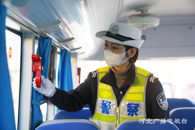 河北遵化:校車檢查 迎開學(xué) 河北遵化:校車檢查 迎開學(xué)