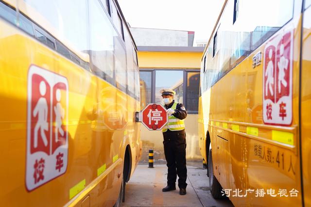 河北遵化:校車檢查 迎開學(xué) 河北遵化:校車檢查 迎開學(xué)