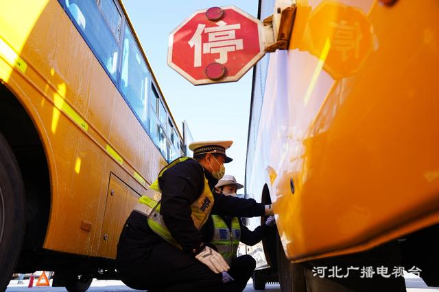 河北遵化:校車檢查 迎開學(xué) 河北遵化:校車檢查 迎開學(xué)