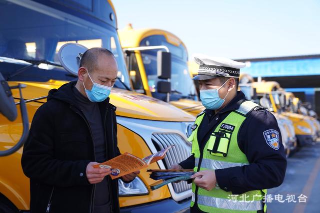 河北遵化:校車檢查 迎開學(xué) 河北遵化:校車檢查 迎開學(xué)