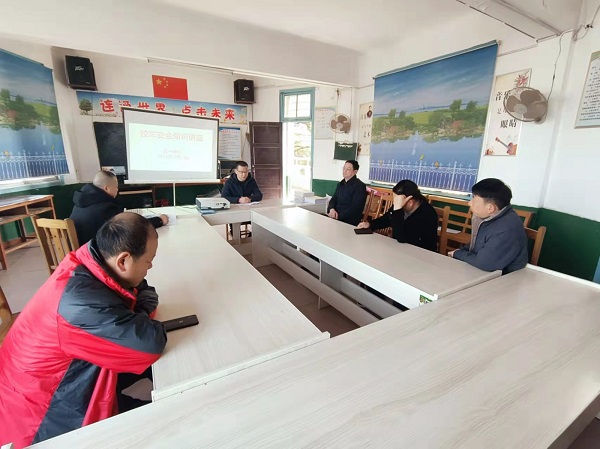 五一中學(xué)召開(kāi)校車(chē)安全會(huì)議/ c0a9782933a245a48a8d34db673f73f8.jpg