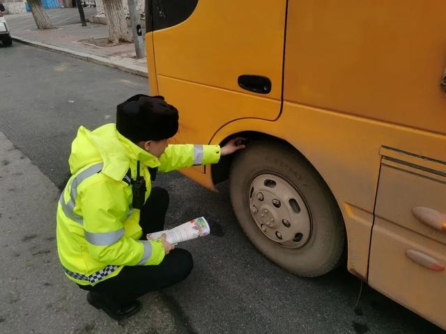 四平交管支隊開展校車安全管理工作 確保新學期中小學生乘車安全 四平交管支隊開展校車安全管理工作 確保新學期中小學生乘車安全