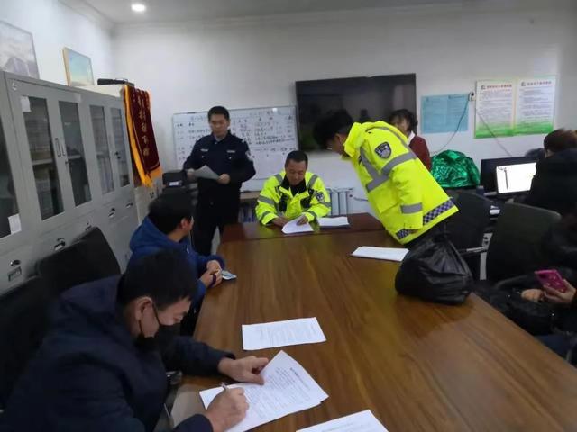 四平交管支隊開展校車安全管理工作 確保新學期中小學生乘車安全 四平交管支隊開展校車安全管理工作 確保新學期中小學生乘車安全