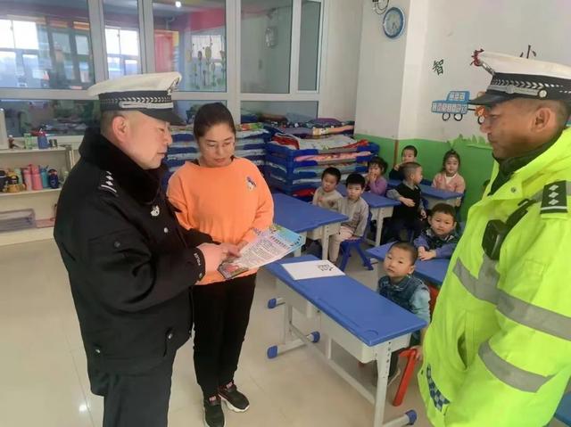 四平交管支隊開展校車安全管理工作 確保新學期中小學生乘車安全 四平交管支隊開展校車安全管理工作 確保新學期中小學生乘車安全