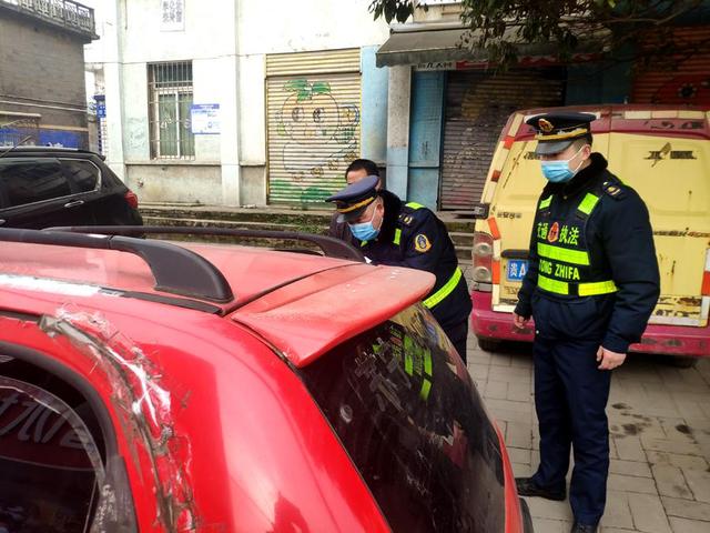 清鎮市嚴厲打擊“黑校車” 為學生出行安全保駕護航 清鎮市嚴厲打擊“黑校車” 為學生出行安全保駕護航