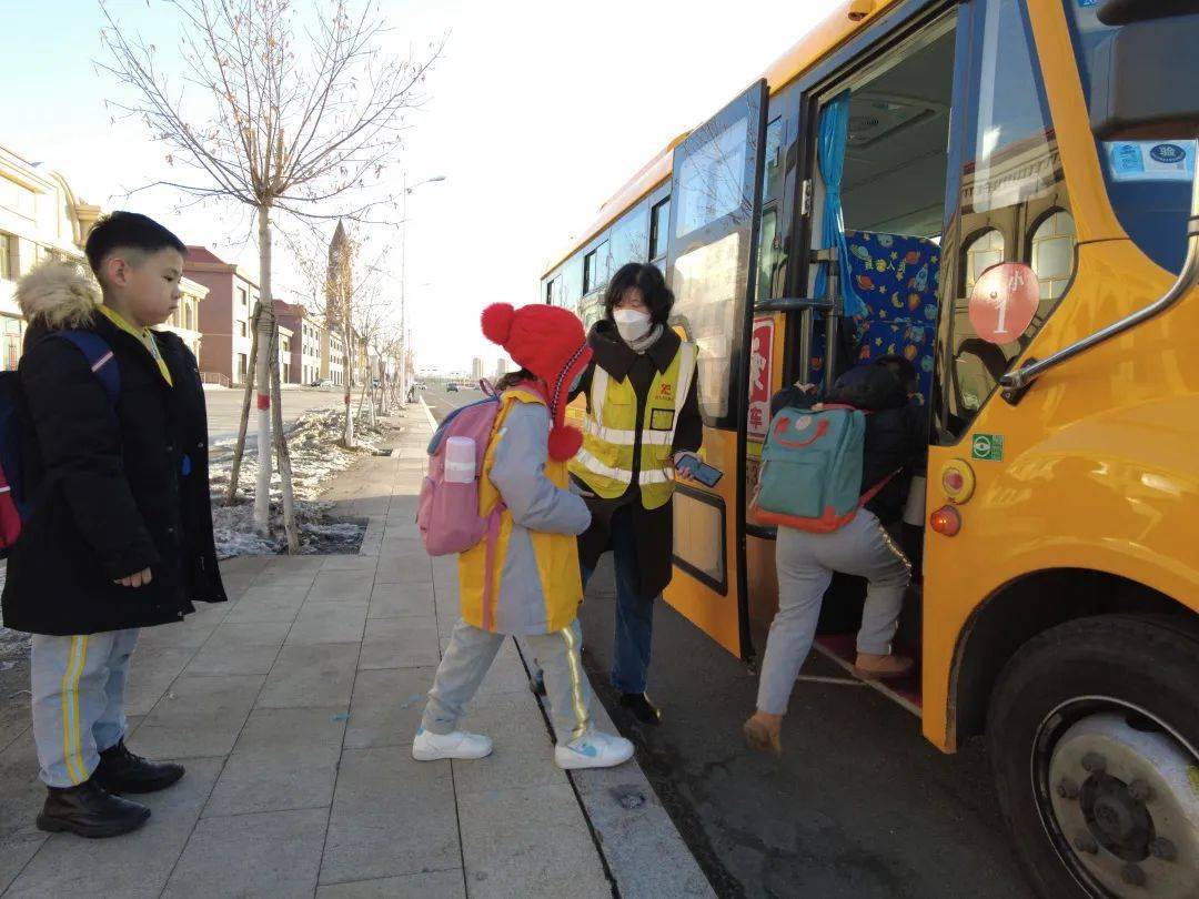 走起!跟著記者一起體驗錫林浩特校車 走起!跟著記者一起體驗錫林浩特校車