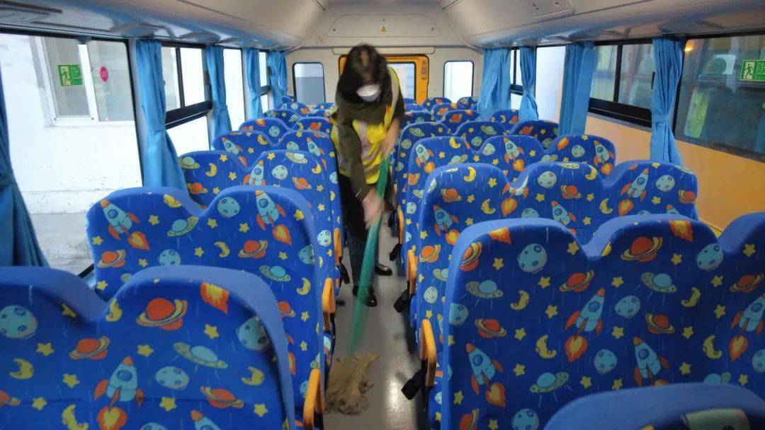 走起!跟著記者一起體驗錫林浩特校車 走起!跟著記者一起體驗錫林浩特校車