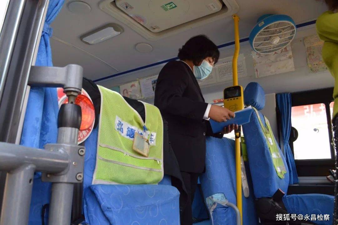 永昌縣檢察院聯合交警部門開展校車安全管理專項檢查/ 永昌縣檢察院聯合交警部門開展校車安全管理專項檢查