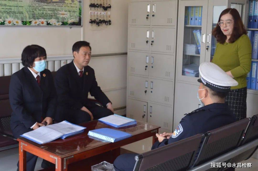 永昌縣檢察院聯合交警部門開展校車安全管理專項檢查/ 永昌縣檢察院聯合交警部門開展校車安全管理專項檢查