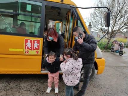 寶應縣安宜鎮沿河幼兒園開展校車突發事故應急疏散演練/ 寶應縣安宜鎮沿河幼兒園開展校車突發事故應急疏散演練