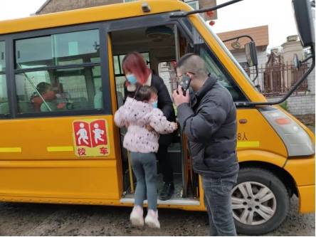 寶應縣安宜鎮沿河幼兒園開展校車突發事故應急疏散演練/ 寶應縣安宜鎮沿河幼兒園開展校車突發事故應急疏散演練