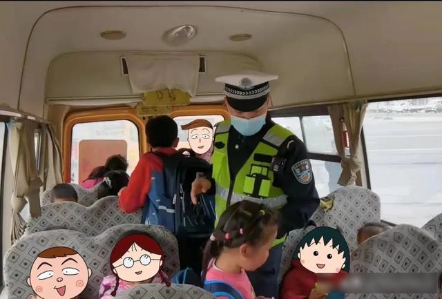 杜絕校車超員，紅安警方嚴格把關(guān)