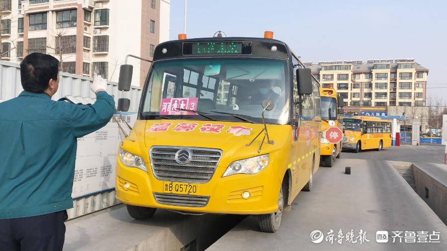 膠州:學生復課在即 大鼻子校車上線“體檢” 膠州:學生復課在即 大鼻子校車上線“體檢”