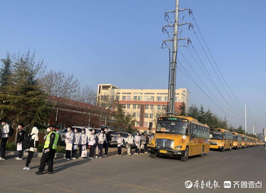 @學(xué)子家長(zhǎng)們:學(xué)生復(fù)課,青島公交校車(chē)乘車(chē)指南來(lái)啦! @學(xué)子家長(zhǎng)們:學(xué)生復(fù)課,青島公交校車(chē)乘車(chē)指南來(lái)啦!