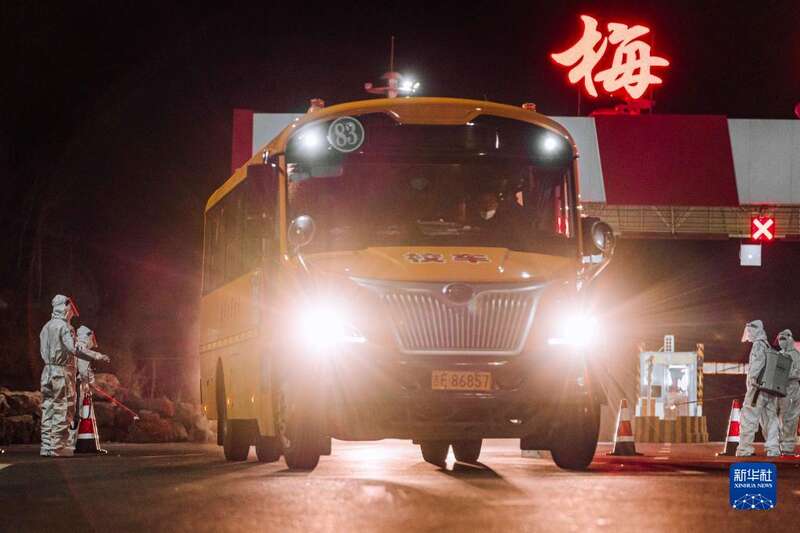 疫情下往返于長春、梅河口的“校車”