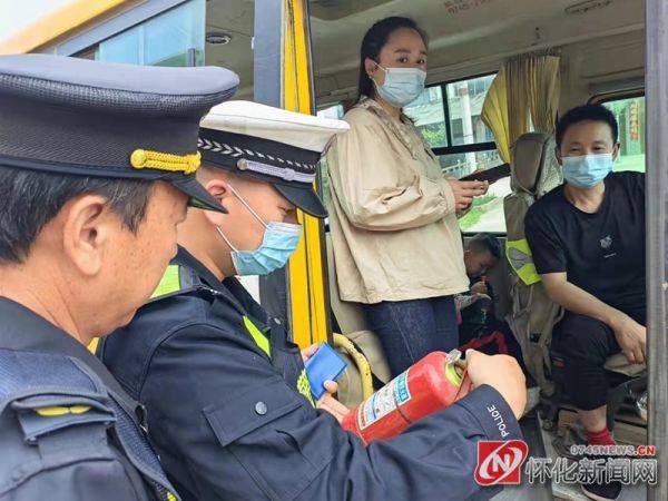 溆浦交警扎實開展春季校車整治行動
