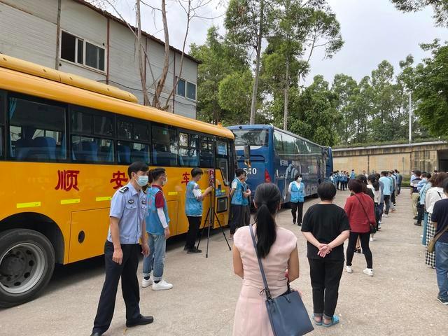 東莞交警開展校車駕駛員安全教育培訓暨校車安全應急演練/ 東莞交警開展校車駕駛員安全教育培訓暨校車安全應急演練