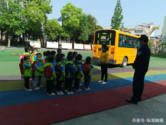 鄧州市公安局穰東派出所聯合召開校車駕駛員安全培訓暨應急演練